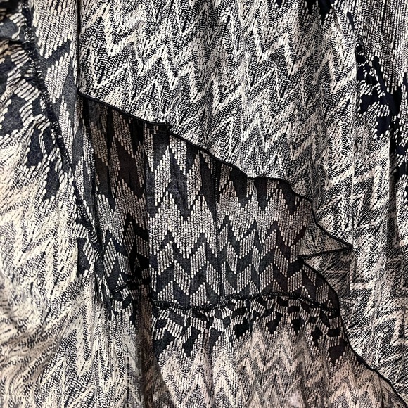 Hommage Size Small Black and White High Low Wrap Skirt - Picture 4 of 5